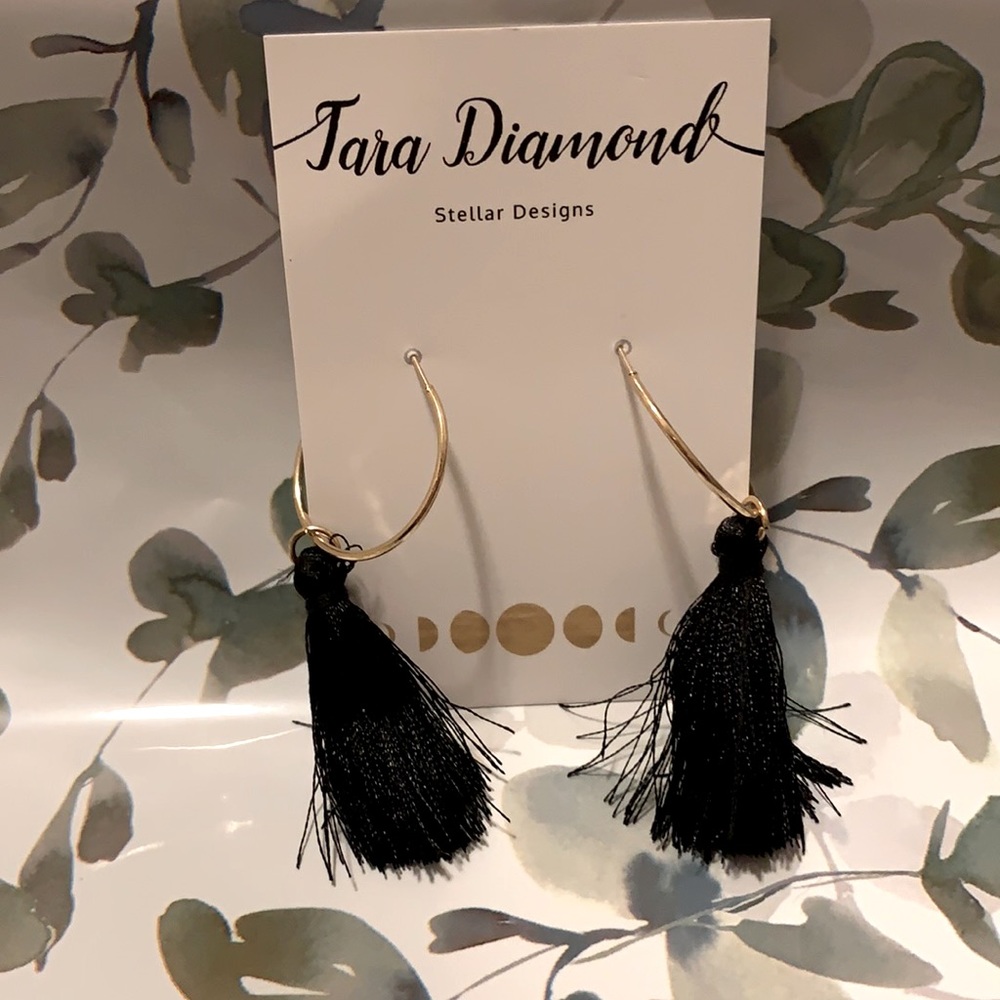 ‼️CLOSET CLOSING‼️1” Hoop Earrings With Black Tassel Accent